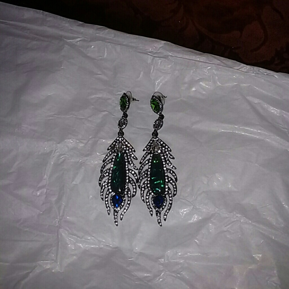 Beautiful post earrings in faux abalone & hematite